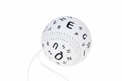 ARTZT neuro Marsden Ball mit verschiedenen Buchstabengrößen